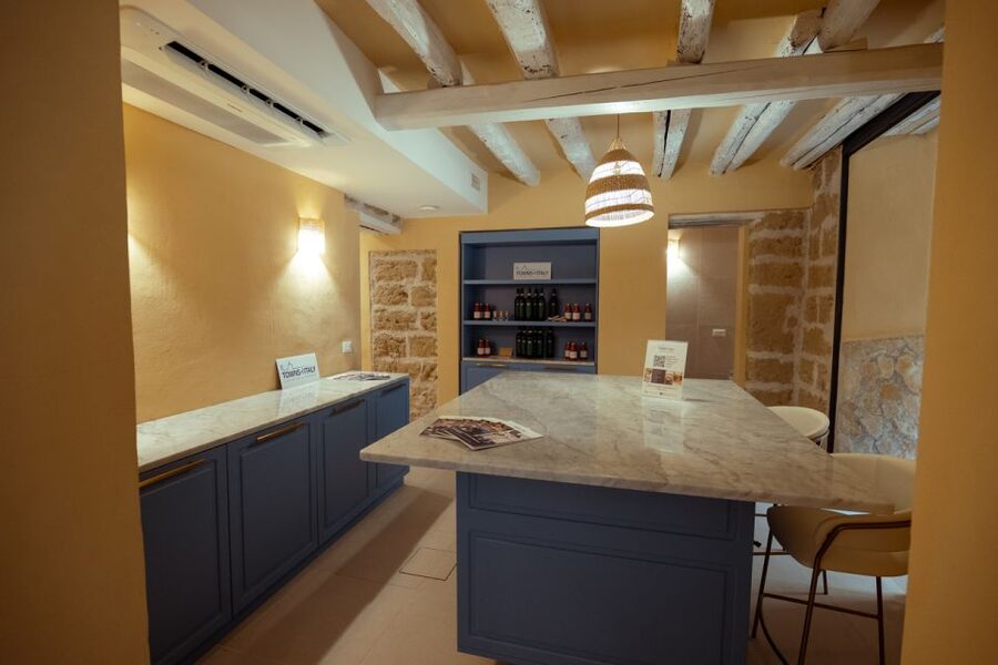 Palermo: Pizza and Gelato Cooking Class with Dinner and Wine - Sfincione first, thin pizza second
