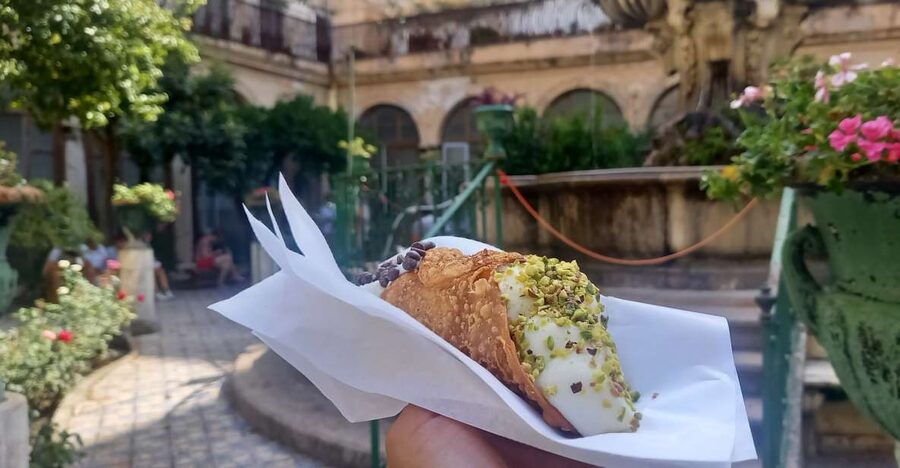 Palermo Sicilian Street Food Tour: Small Group with a Local - Sfincione and the character of Palermo baking