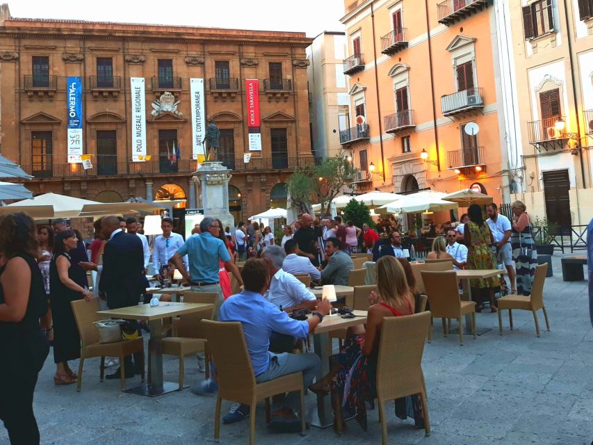 Palermo storie e segreti: tour tra arte misteri e leggende - Meeting at Feltrinelli and getting oriented