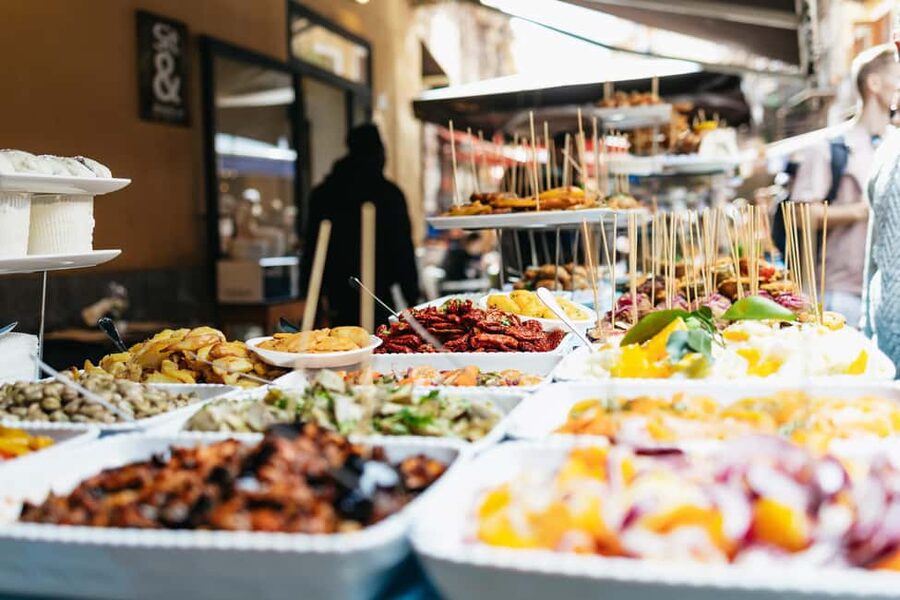 Palermo: Street Food and History Walking Tour - Capo Market and the first street-food lessons