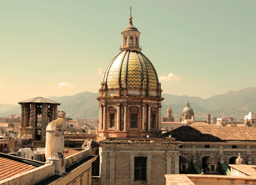 Palermo: three-hour private city tour - Fontana Pretoria and its 622 pieces