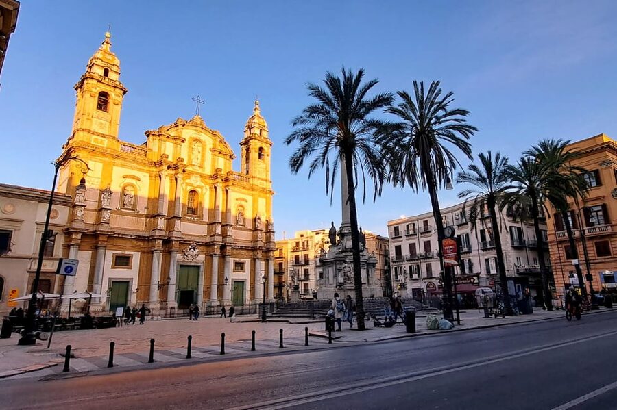 Palermo, tour tra monumenti unici e mercati colorati - Quattro Canti and Piazza Bellini