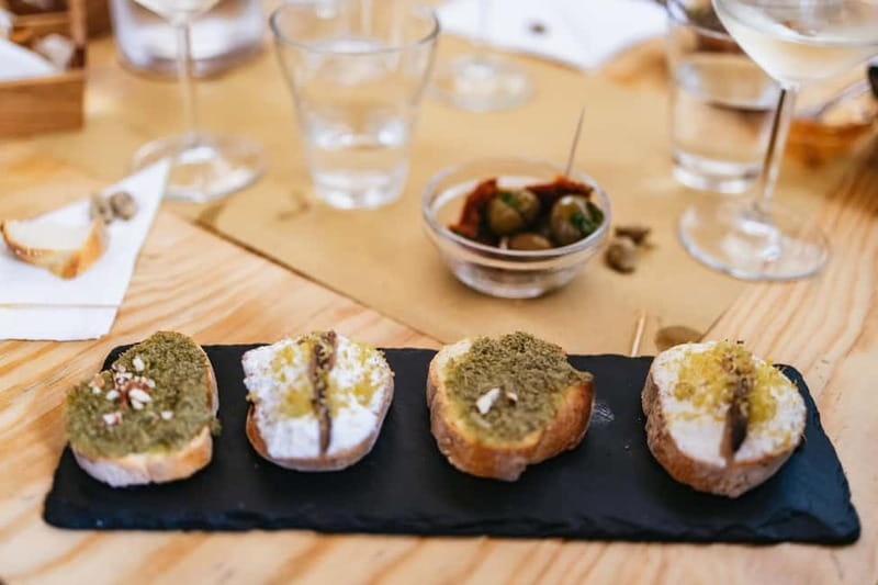 Palermo: Wine Tasting with Snacks at Bottega Monteleone - Red wine and the change in pace
