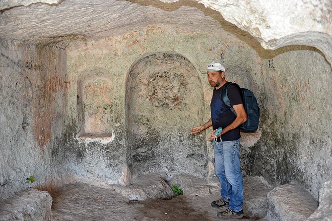 Pantalica nature history and archeology - Pantalica puts archaeology inside the countryside