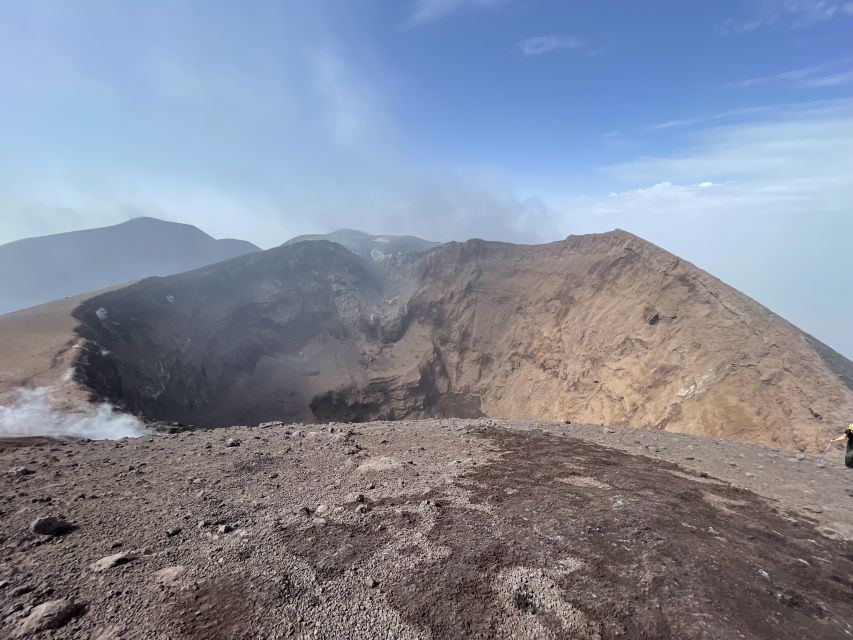 Piano Provenzana: Mount Etna Hiking Trip to 3,300 Meters - The 470-meter climb from 2,925 meters