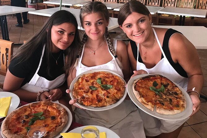 Pizza Cooking Class - The people at your table are part of the class