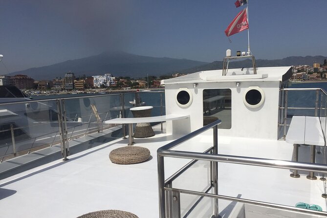 Private boat in Taormina and Isola Bella - Who will get the most from this outing