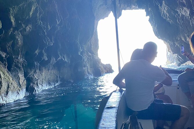 Private boat tour 1h Ortigia and caves with tales - Why Ortigia makes sense from a boat