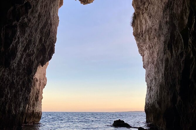 Private boat tour 1h Ortigia and caves with tales - Weather and timing matter