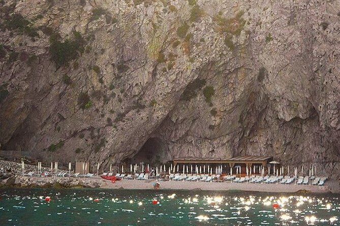 Private boat tour Giardini Naxos Taormina with platter and wine - Seeing Taormina, Corso Umberto, and Castelmola from offshore