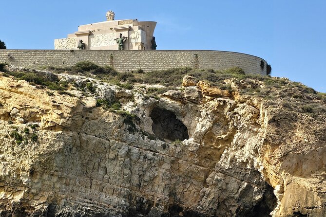 Private boat tour of the island of Ortigia and the sea caves - Seeing Ortigia’s waterfront from the boat