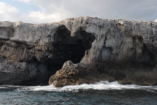 Private boat tour with prosecco and fresh fruit - How the guides shape the experience