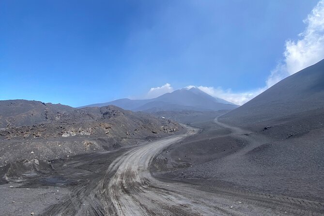 Private excursion on the volcano Etna - From volcanic rock to Ragalna’s wine and food