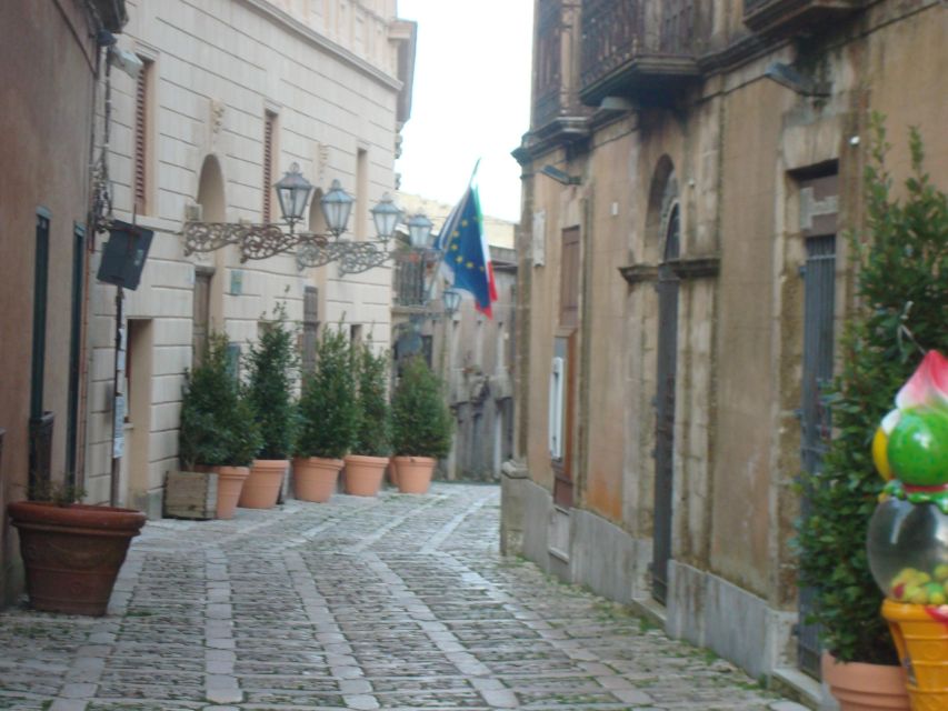 Private Monreale Cathedral and Cloister, Ceramic Lab tour - Inside a Sicilian ceramics laboratory