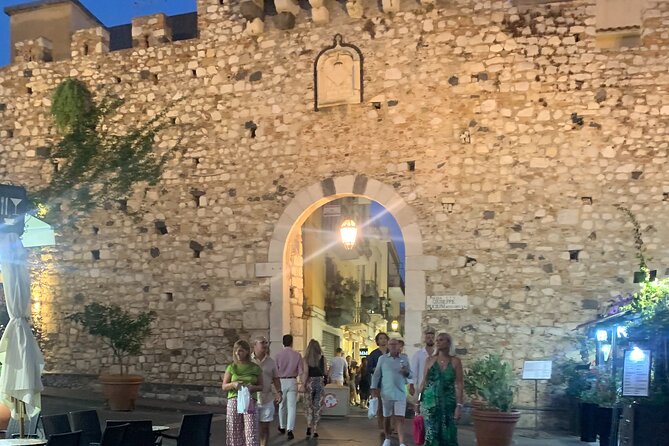 Private Tour Alcantara Gorges, Taormina and Messina. Departure Messina - What the private vehicle changes