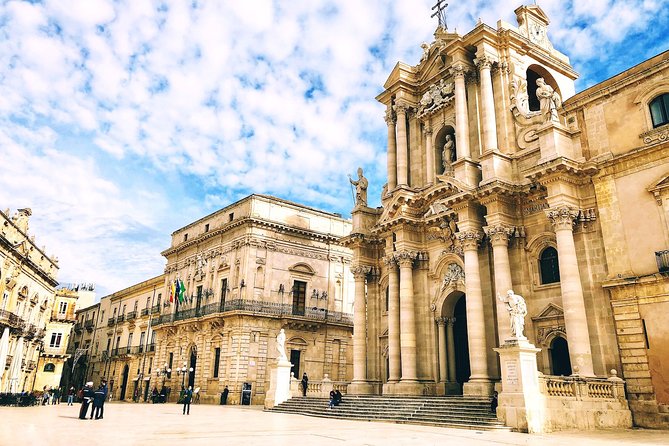 Private Tour of Syracuse in 6 hours with Enrica De Melio - Crossing into Ortigia