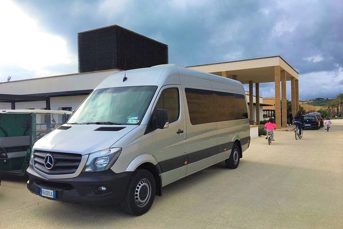 Private transfer from Palermo airport to Hotel Politeama or vice versa - A calm first ride into Palermo