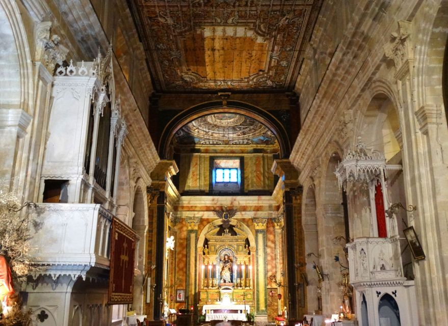 Ragusa Ibla: Walking Tour with Local Guide - Reaching San Giorgio Cathedral by its grand staircase