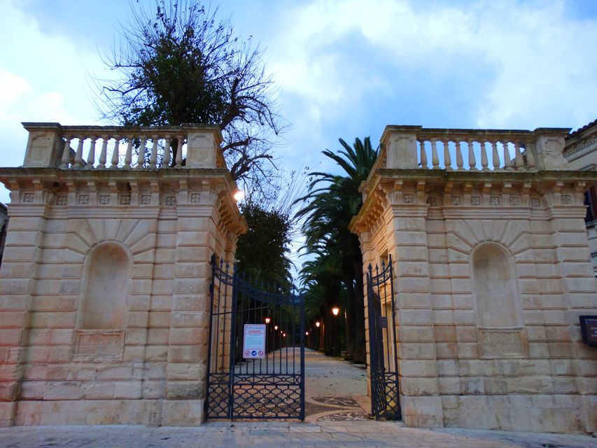 Ragusa Ibla: Walking Tour with Local Guide - What the private format means for the price