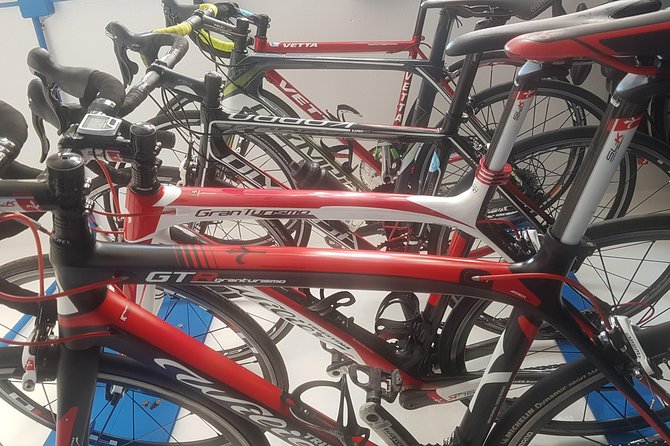 Rent road bike - The useful equipment included in the price