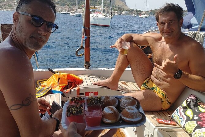 Sailing tour in Palermo with aperitif - What the crew adds to the day