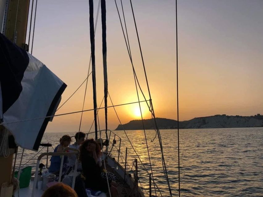 San Leone, Scala dei turchi: private aperitif on boat tour - Punta Bianca and time in the water