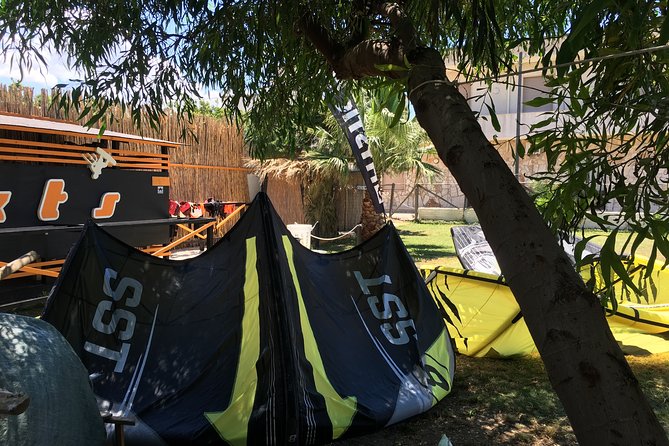 Semi-private kitesurfing course for beginners - Timing, meeting point, and practical planning