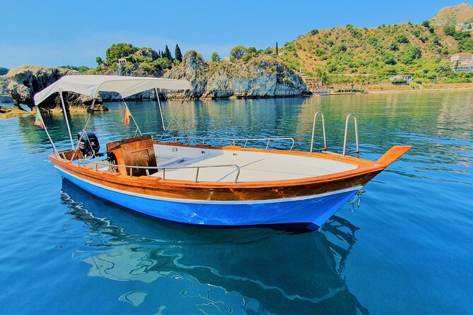 Sicilian wine tasting on the boat in Taormina - Spisone and Villagonia from the water