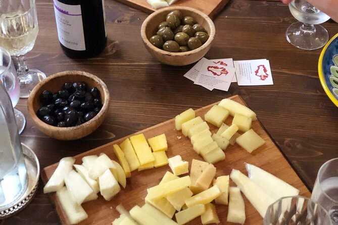 Sicilian Wines and cheeses Tasting in Palermo - The host, Patrizia, and the tone of the evening