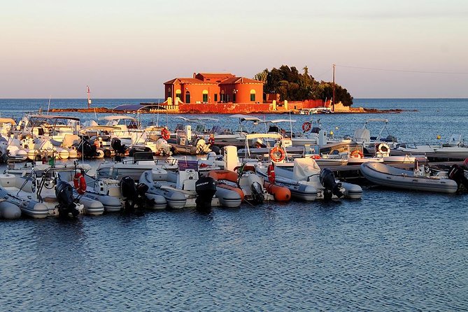 Sicily Boats Avola : Boat Tour in Capopassero 4 people 4 hours - The boat, captain, and onboard comfort