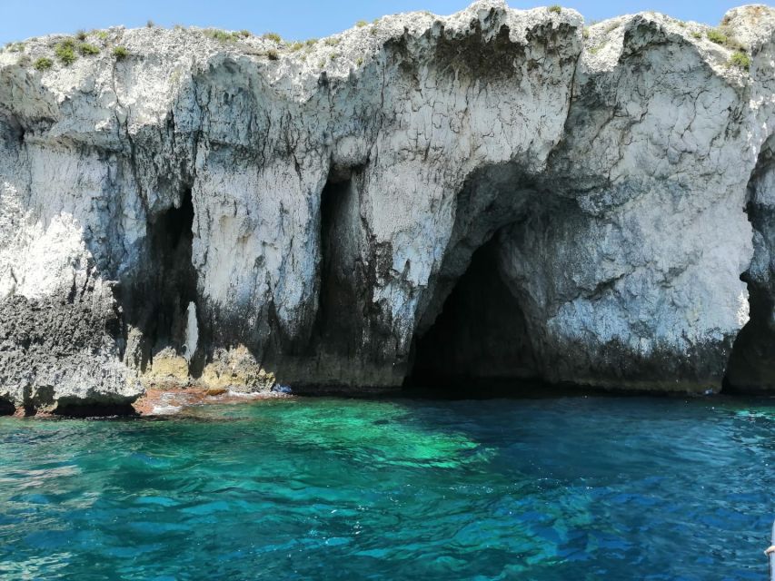 siracusa boat tour with visit to sea caves and ortigiaisland - What this short Syracuse boat tour actually gives you