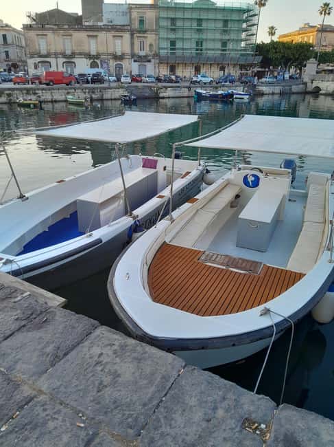 Siracusa: Ortigia Boat Tour with Marine Grotto - From the harbor to Maniace Castle