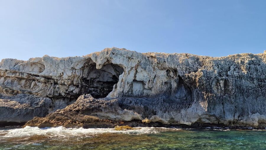 Siracusa: Ortigia & Sea Caves Boat Tour with Sunset Apertif - Key points at a glance