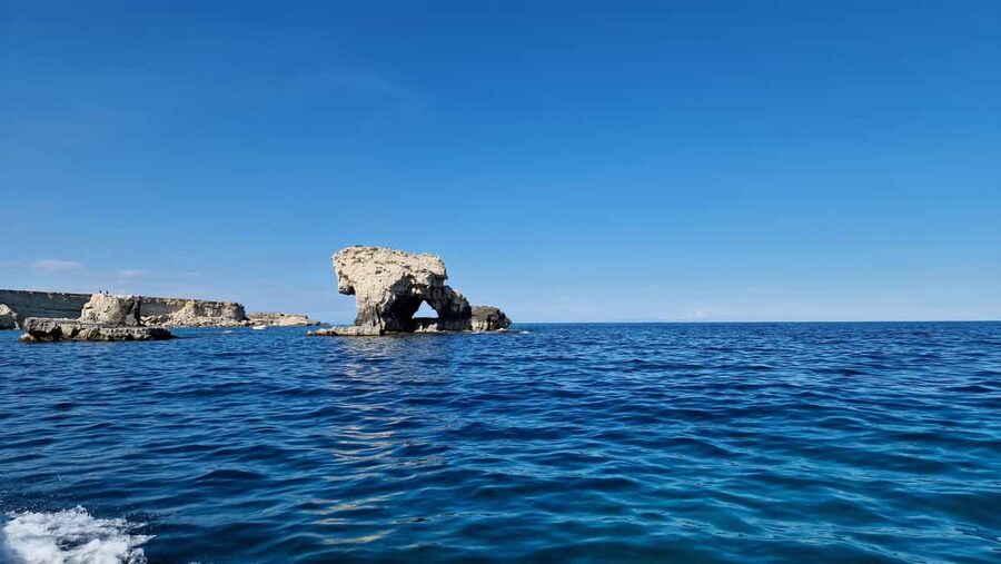 Siracusa: Ortigia +sea caves +Pillirina +fishing experience - Why this Syracuse boat trip is different
