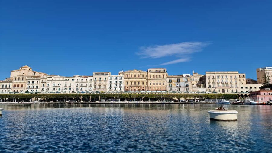 Siracusa: Ortigia & Sea Caves Speedboat Tour with Swim Stop - What to bring for the sea