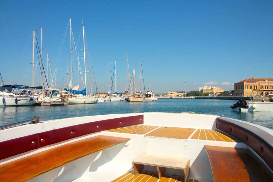 Siracusa: Ortygia Island Boat Tour with Grotto Visit - Who will enjoy this boat tour most