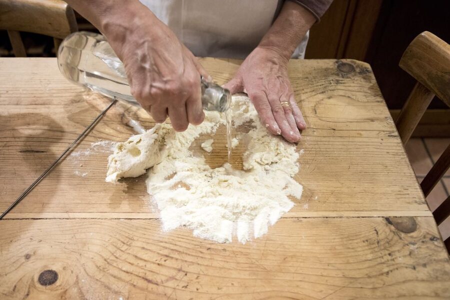 Siracusa: Pasta & Tiramisu Cooking Class at a Local's Home - Why Tiramisu Makes a Good Finale