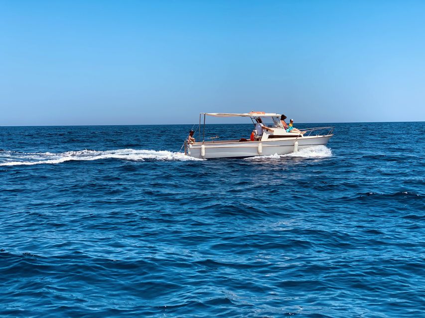 Siracusa: Private Boat Excursion to Ortigia with Prosecco - Entering Grotta del Corallo and the coastal caves