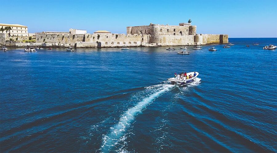 Siracusa: Private Boat Excursion to Ortigia with Prosecco - Leaving the port and seeing Siracusa from the sea