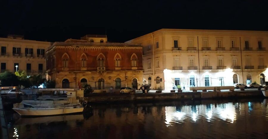 Siracusa Tour: Ortigia by Night in English - Starting Beside the Temple of Apollo