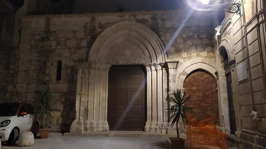 Siracusa Tour: Ortigia by Night in English - Via della Maestranza and Via della Giudecca
