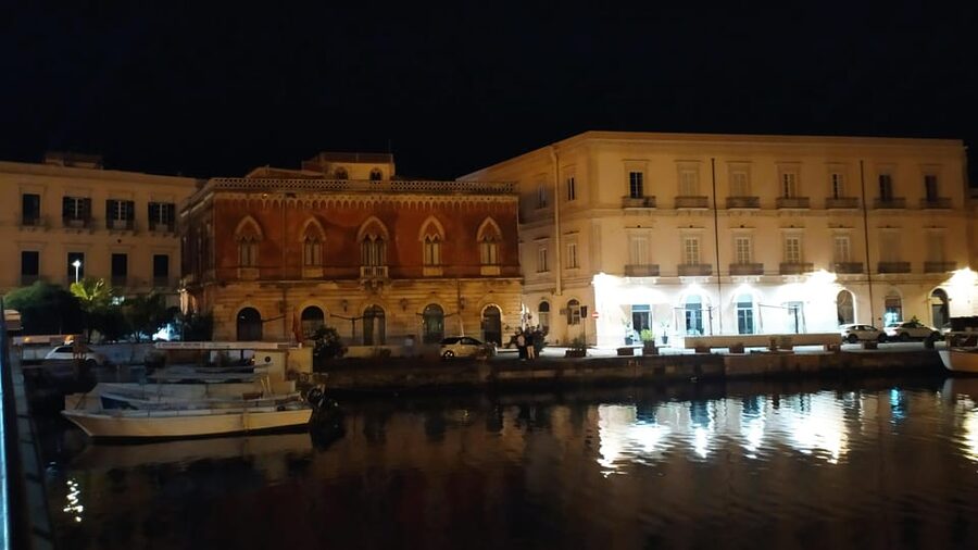 Siracusa Tour: Ortigia by Night in English - Piazza Duomo After Dark