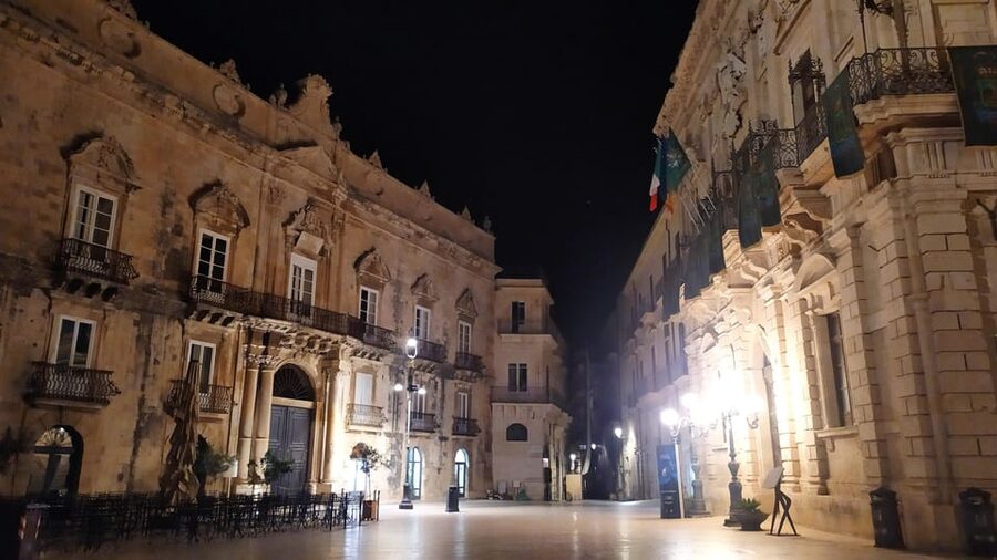 Siracusa Tour: Ortigia by Night in English - Why the Night Setting Matters