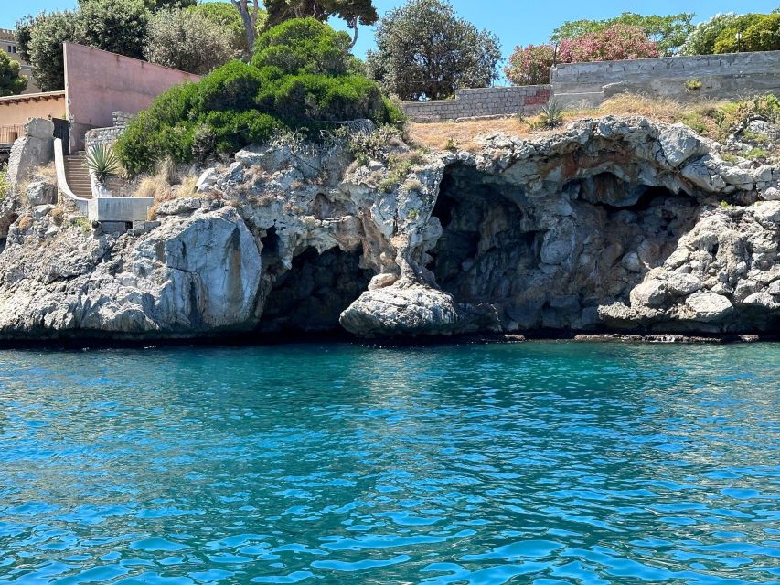 Sunset boat tour in Palermo - The ride toward Grotta Regina