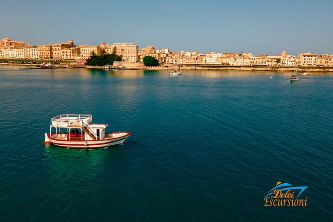 Sunset boat tour with aperitif and swimming break - Why the 12-person limit matters