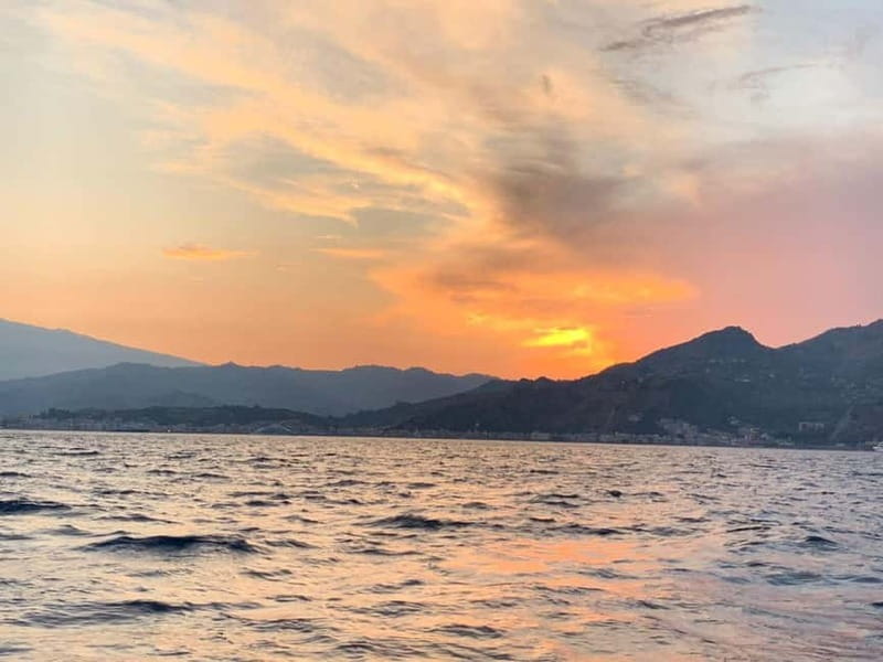 Sunset tour in search of dolphins with aperitif - Is this a family trip, a couples outing, or a solo activity?