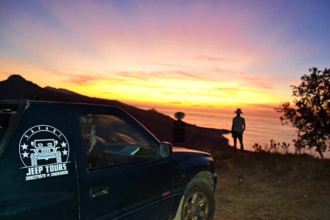 Sunset with BBQ by jeep - BBQ dinner inside a woodland chalet