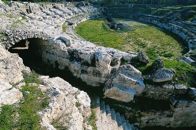 Syracuse and Ortygia Island Day Trip from Taormina - Managing the guide commentary and group size