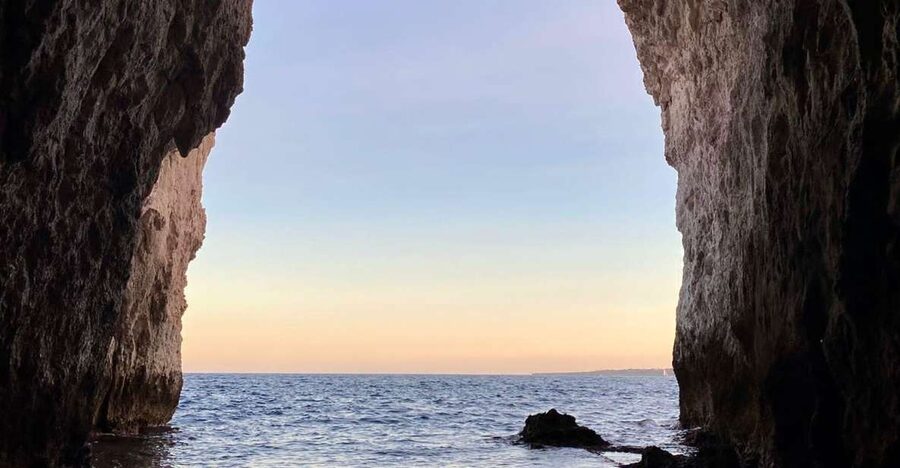 Syracuse: Boat tour Ortigia island,seacaves and Explanations - Key points before you book