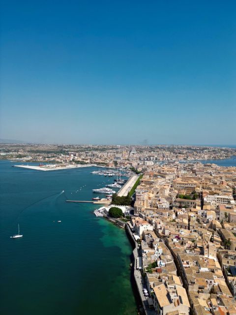 Syracuse: Boat tour Ortigia island,seacaves and Explanations - Seeing Ortigia from the sea